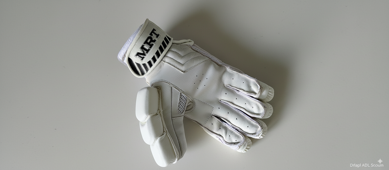 Cricket batting gloves - Image 2